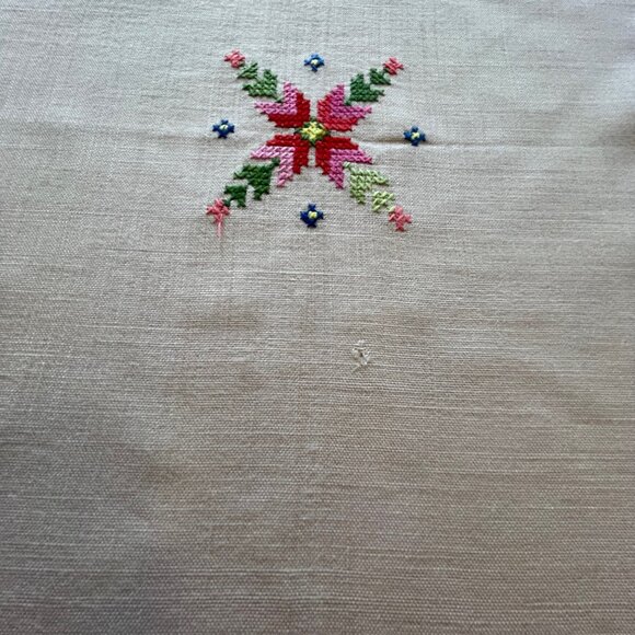 Point de Croix Table Linen Set - Picture 11 of 13